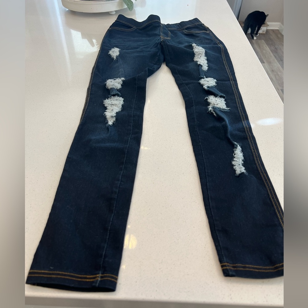 Stretchy distressed jeans. Size small.